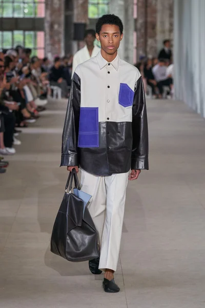 Look 10
